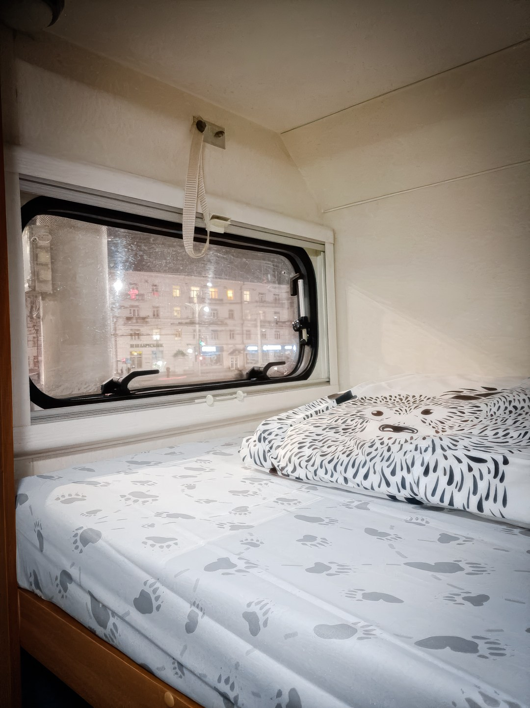 Интерьер кемпера Спальные места в кемпере Сидячие места. Кемпердлявас — аренда Автодома для путешествий по Беларуси и за ее пределами! Путешествуйте с комфортом!