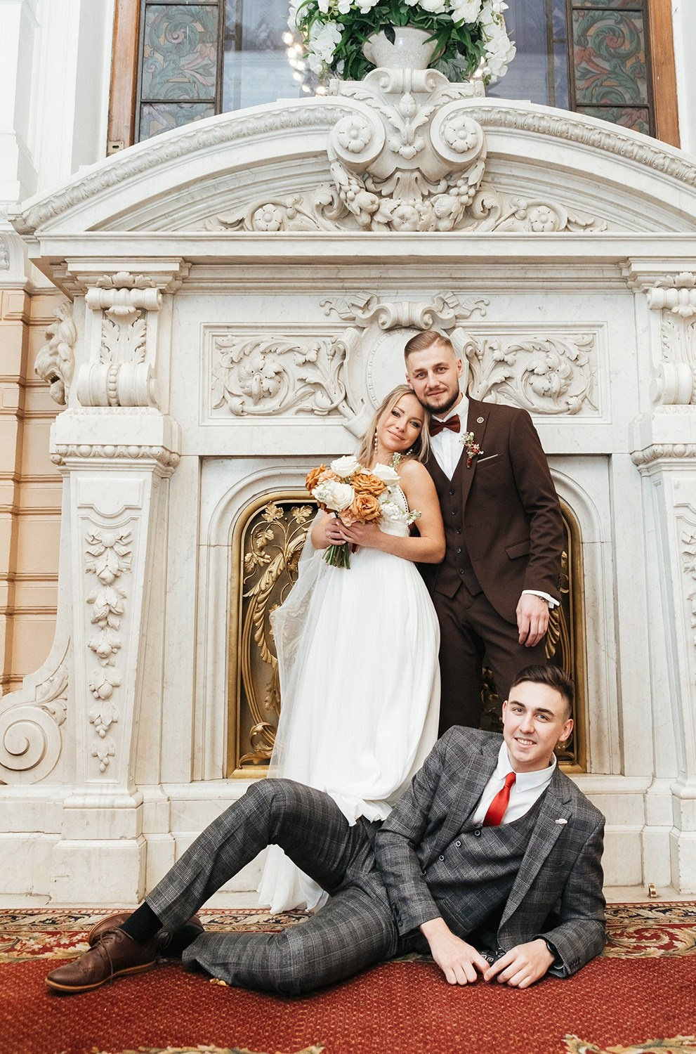 свадебное платье в спб, найти свадебный салон, букет для невесты, хороший ведущий на свадьбу, костюм для жениха, платье для невесты,  подшить свадебное платье, ателье свадебное, фотограф на свадьбу, выпуск, праздник, венчание