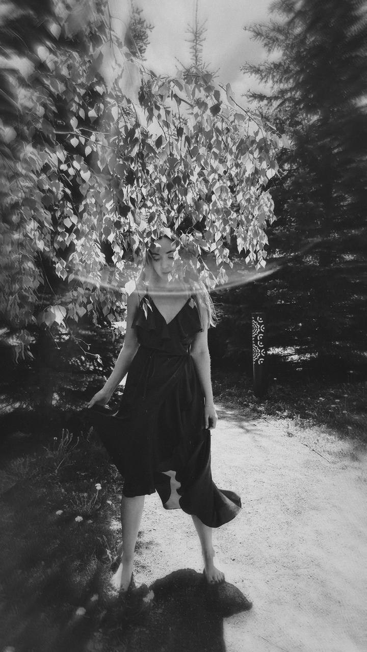 Диана: Рассвет. Я сижу на берегу моря рядом со своим домом. И встречаю солнце…. OlessiaKh