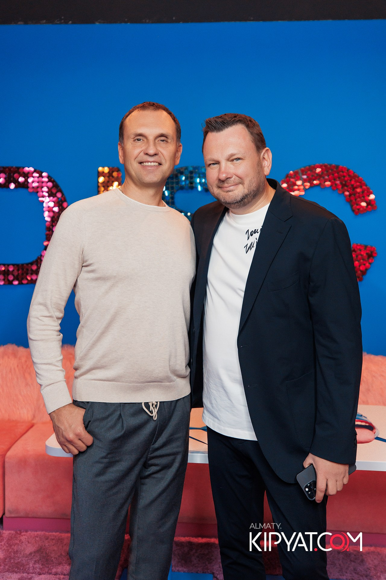 ПРЕЗЕНТАЦИЯ КНИГИ ВИКТОРА ЕЛИСЕЕВА. КИПЯТКОМ АЛМАТЫ!