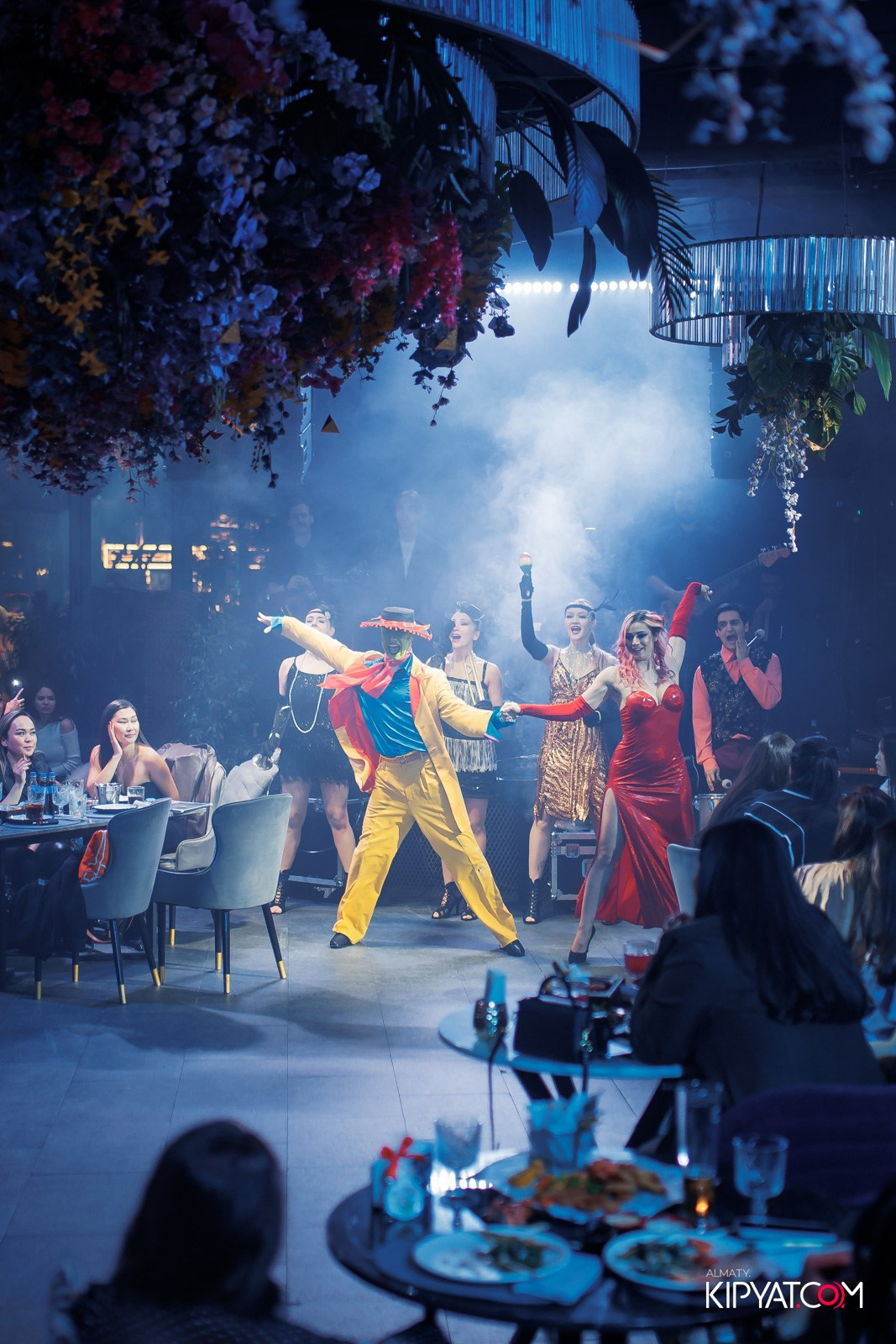 FRIENDS BAR & TERRACE. КИПЯТКОМ АЛМАТЫ!