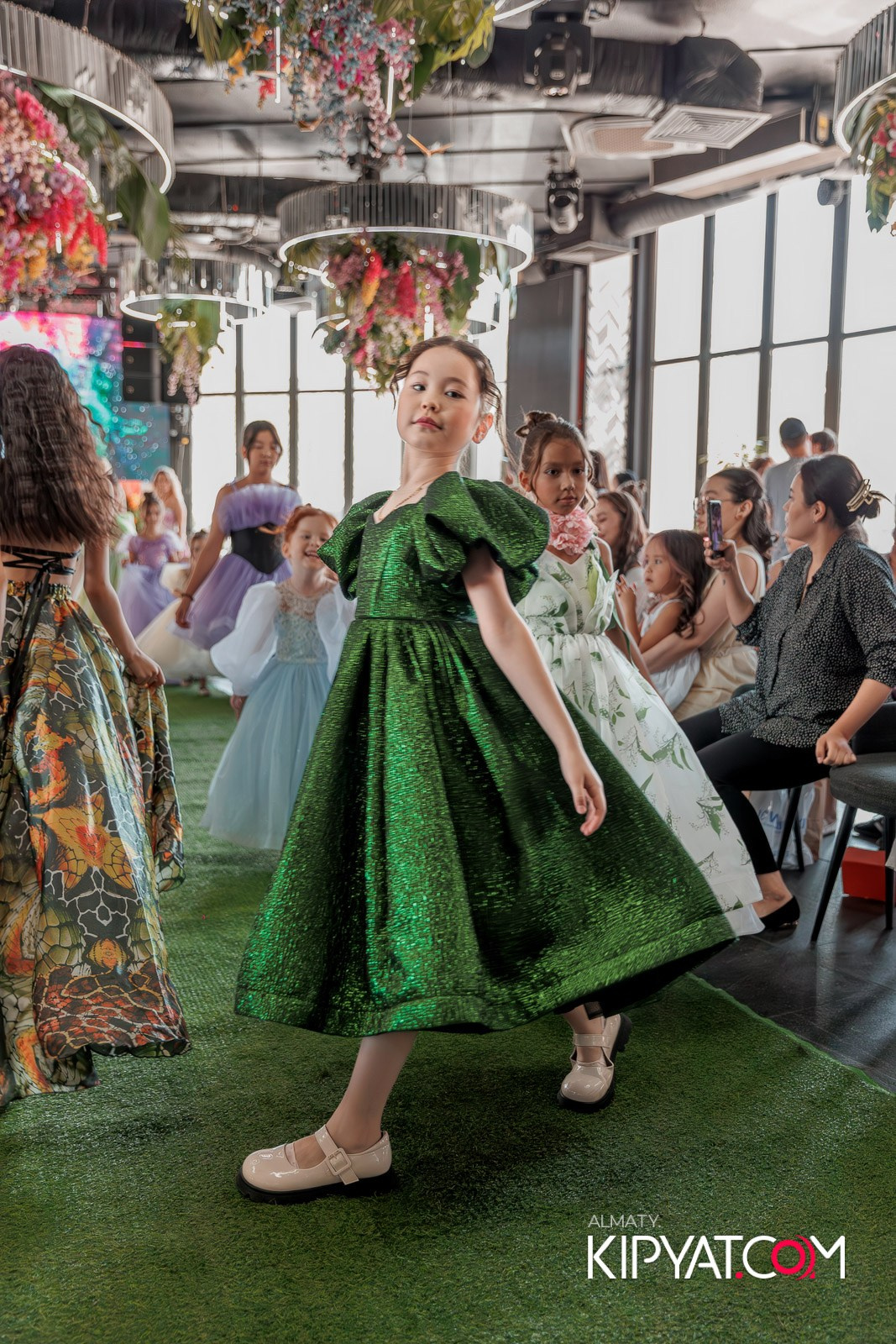 PROM KIDS FASHION SHOW. КИПЯТКОМ АЛМАТЫ!