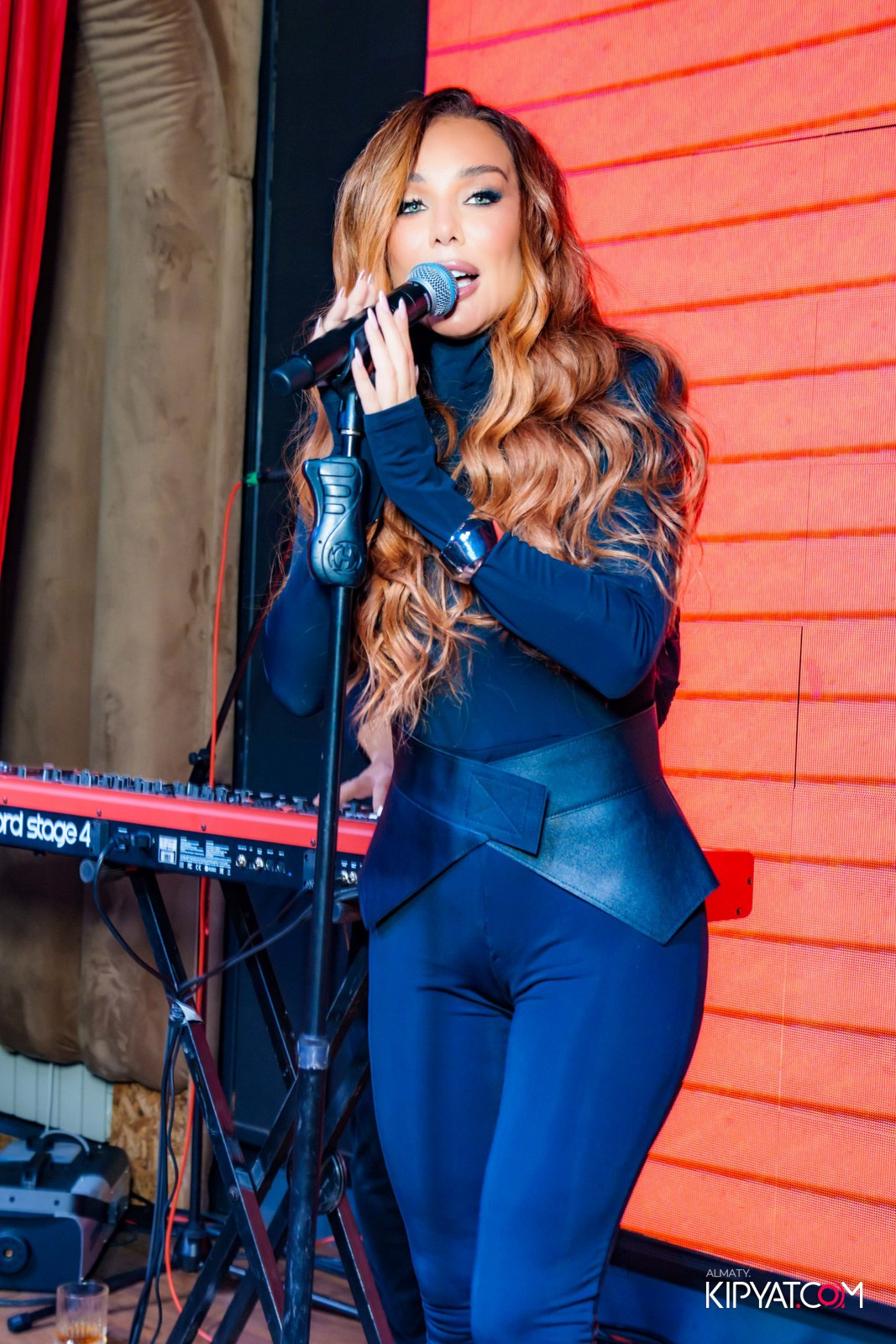 LAUREATE KARAOKE HALL. КИПЯТКОМ АЛМАТЫ!