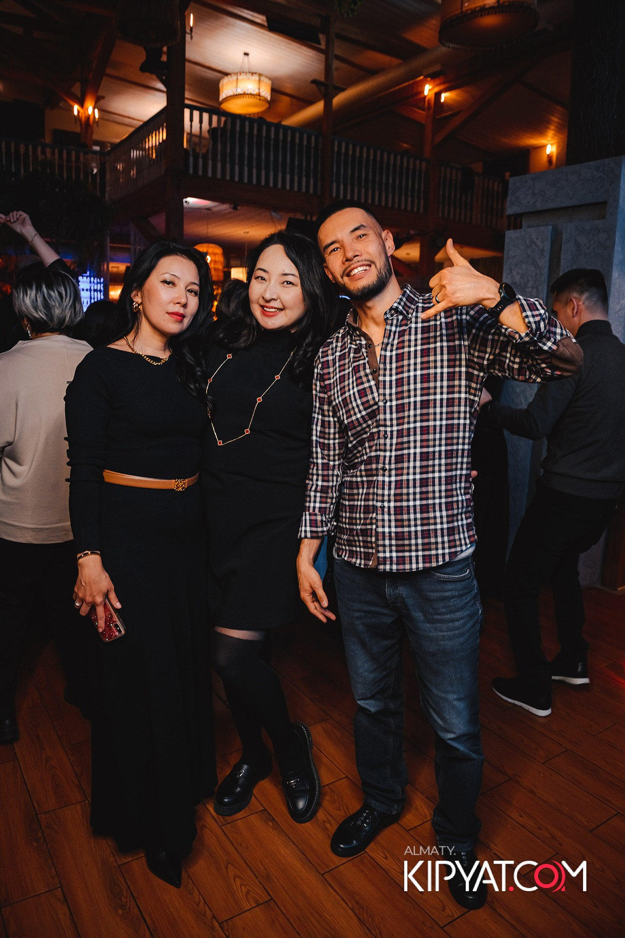 ГРУЗИНСКИЙ ДВОР НА КАБАНБАЙ БАТЫРА. КИПЯТКОМ АЛМАТЫ!