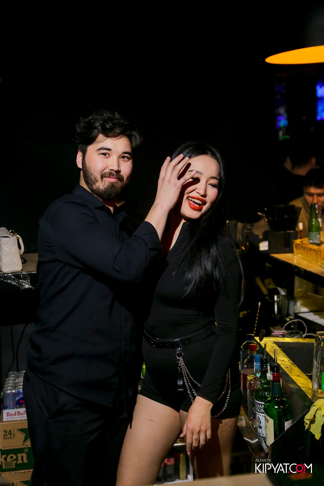 UYAT EMES BAR. КИПЯТКОМ АЛМАТЫ!