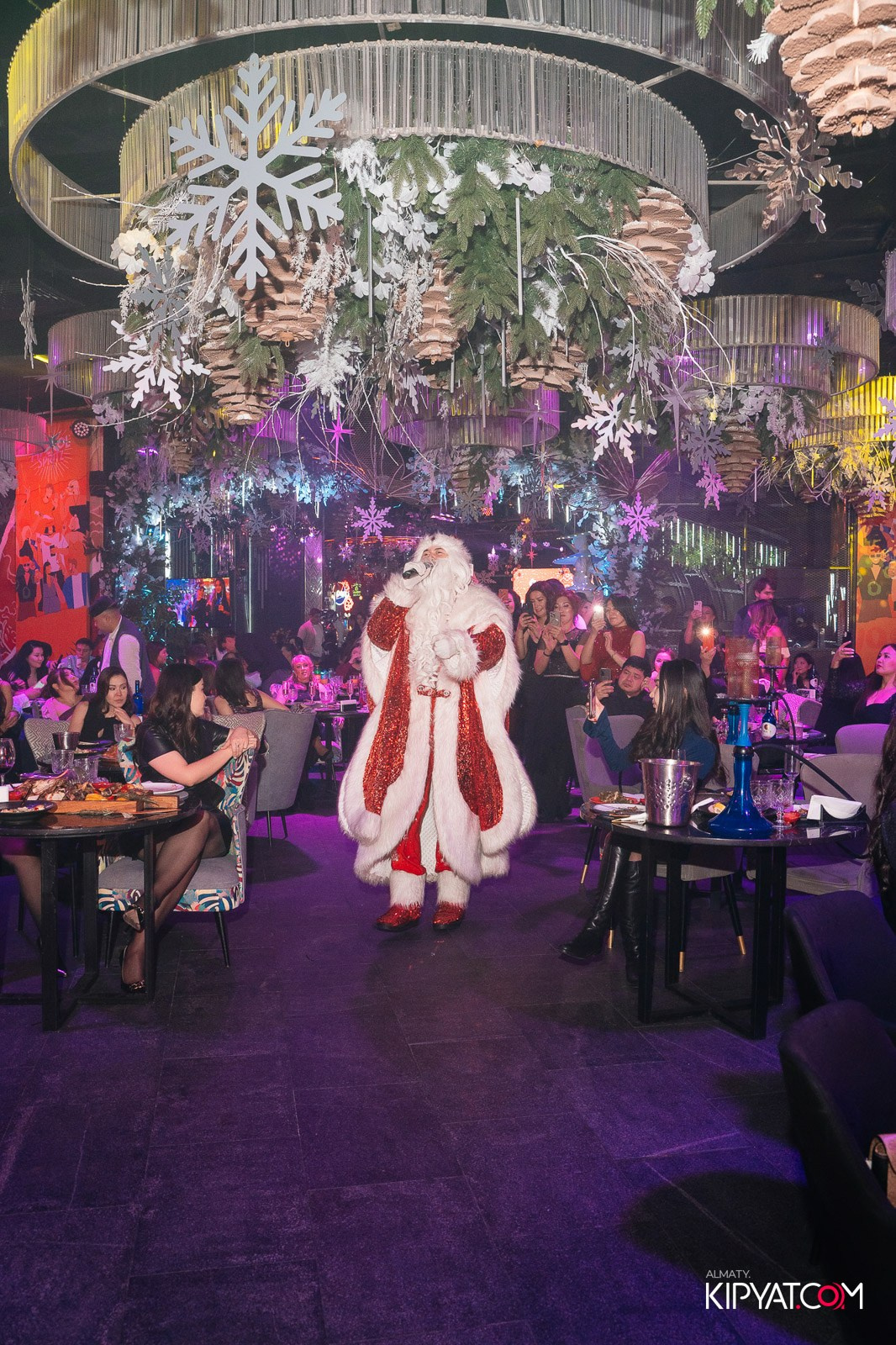 FRIENDS BAR & TERRACE. КИПЯТКОМ АЛМАТЫ!