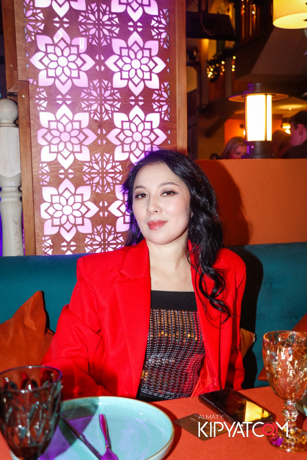 ГРУЗИНСКИЙ ДВОР НА КАБАНБАЙ БАТЫРА. КИПЯТКОМ АЛМАТЫ!