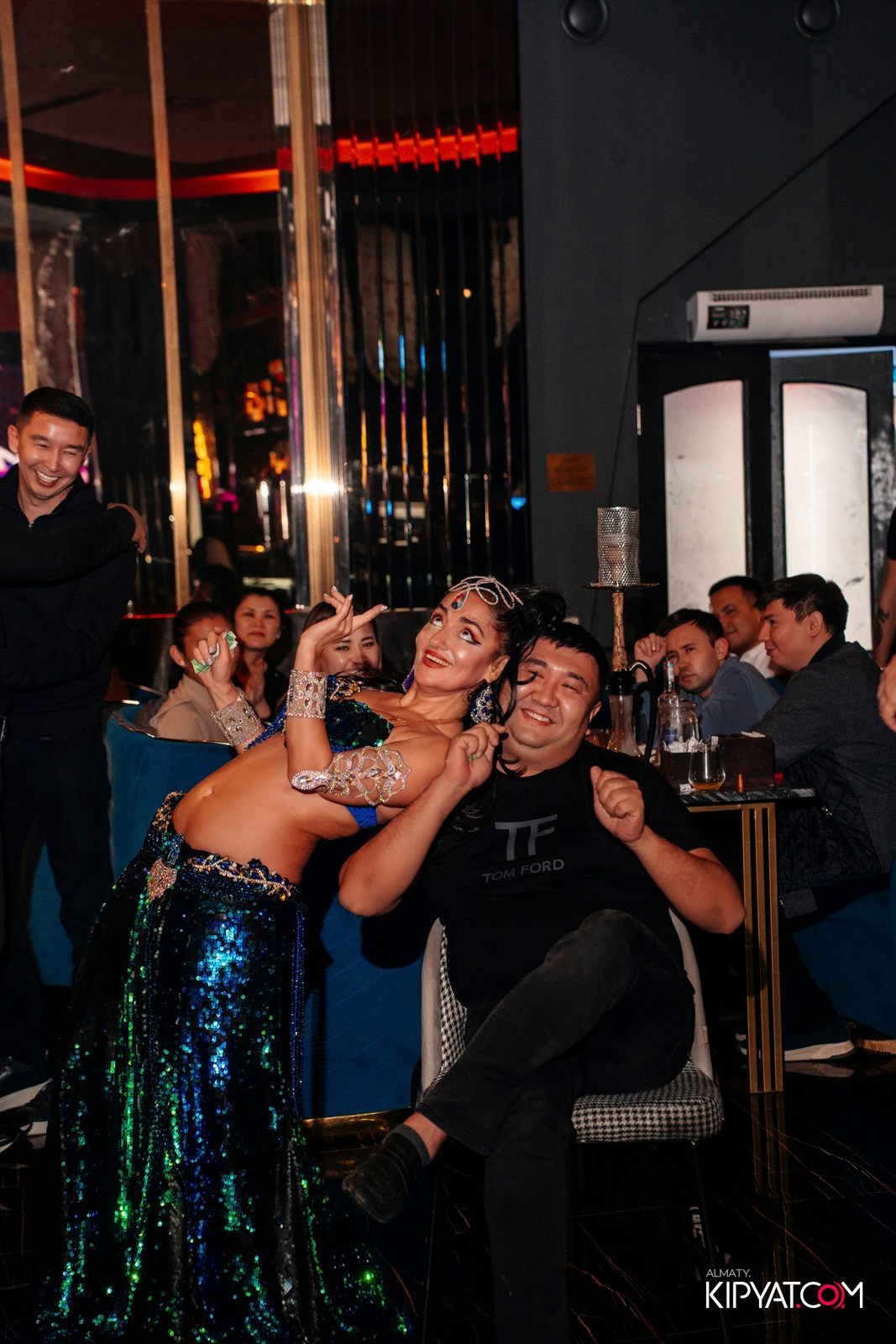 БАР ПАНАЕХАЛИ НА ТОЛЕ БИ. КИПЯТКОМ АЛМАТЫ!