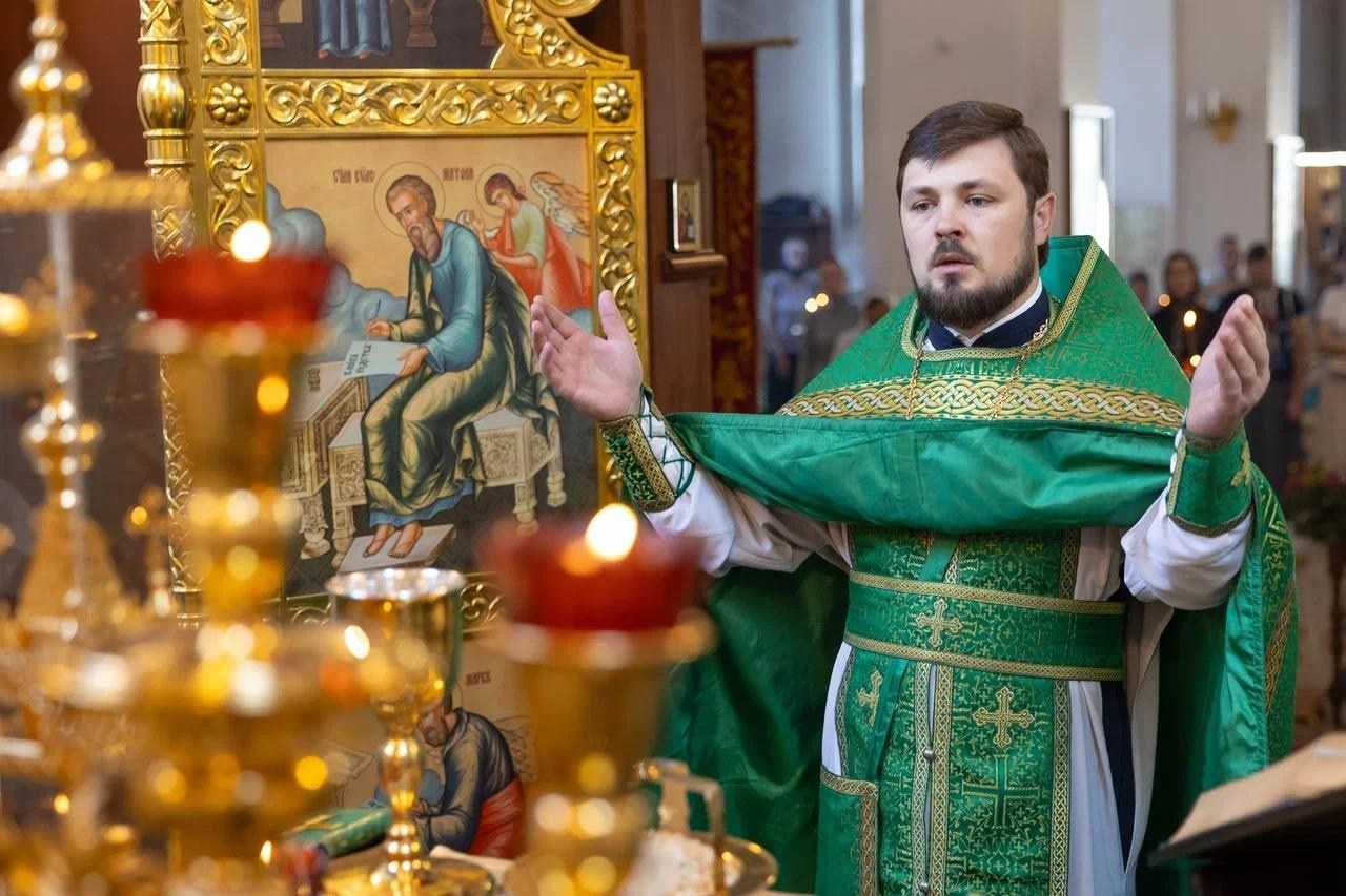 Божественная Литургия в храме Нерукотворного образа Спасителя. Саратовское Северо-Западное благочиние