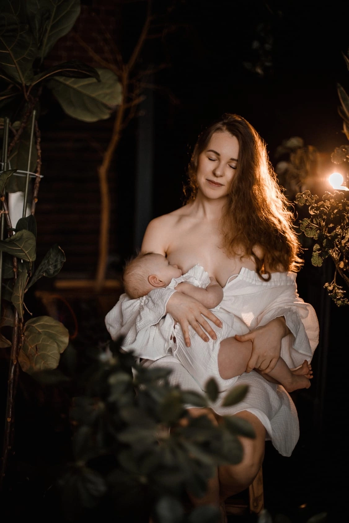 Фотосессия новорожденного, мама и малыш, грудное вскармливание