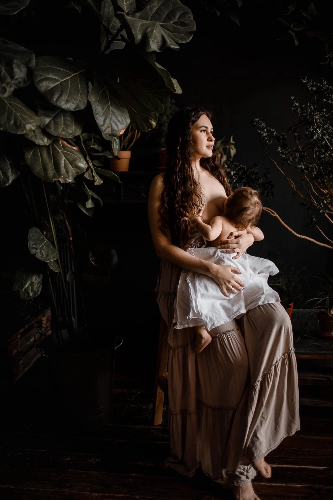 Фотосессия новорожденного, мама и малыш, грудное вскармливание