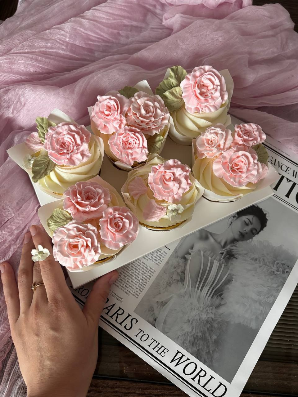 Работы учениц. Аникина Юлия / Кремовая флористика в корейской технике