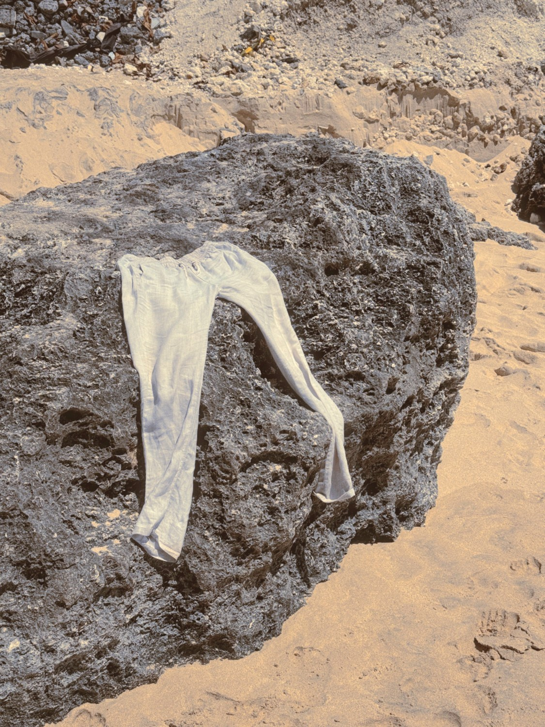 Современная концептуальная фотография о теле, уязвимости и идентичности. Визуальная практика на стиле честности, пост-иронии и искусства.Рекламная фотография, Концептуальная фотография, Современный художник, Психология, Коммерческий фотограф, Репортажный фотограф, Стрит фотография, Арт, Сюрреализм, Мобильная фотография, Снято на айфон, Дима Бурза