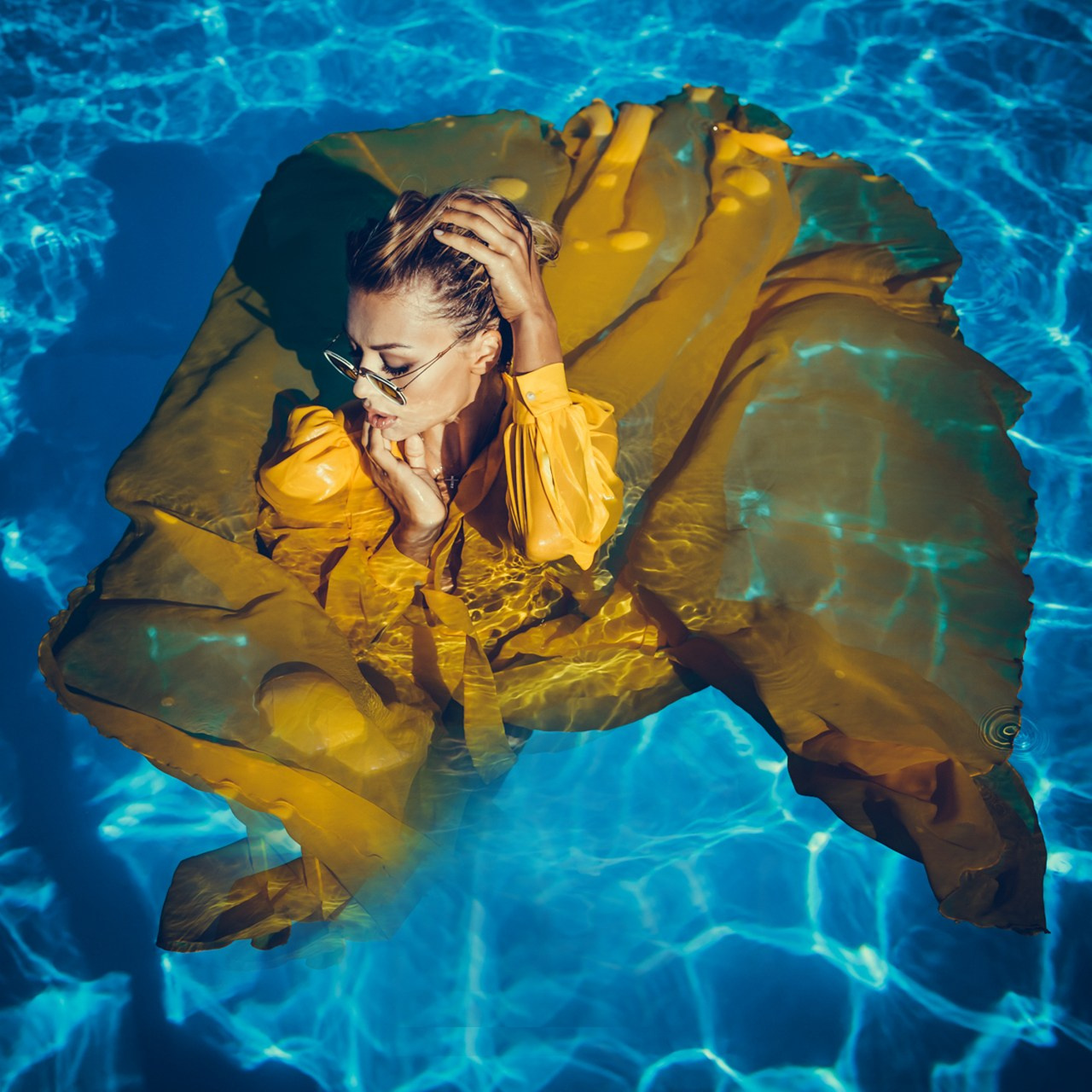 Современная концептуальная фотография о теле, уязвимости и идентичности. Визуальная практика на стиле честности, пост-иронии и искусства.Рекламная фотография, Концептуальная фотография, Современный художник, Психология, Коммерческий фотограф, Репортажный фотограф, Стрит фотография, Арт, Сюрреализм, Мобильная фотография, Снято на айфон, Дима Бурза