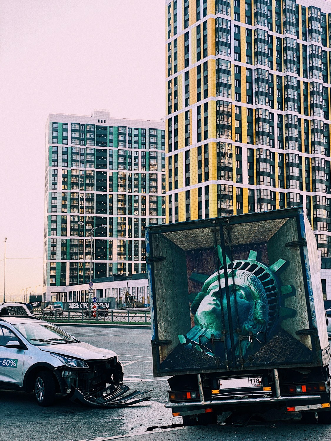 Современная концептуальная фотография о теле, уязвимости и идентичности. Визуальная практика на стиле честности, пост-иронии и искусства.Рекламная фотография, Концептуальная фотография, Современный художник, Психология, Коммерческий фотограф, Репортажный фотограф, Стрит фотография, Арт, Сюрреализм, Мобильная фотография, Снято на айфон, Дима Бурза