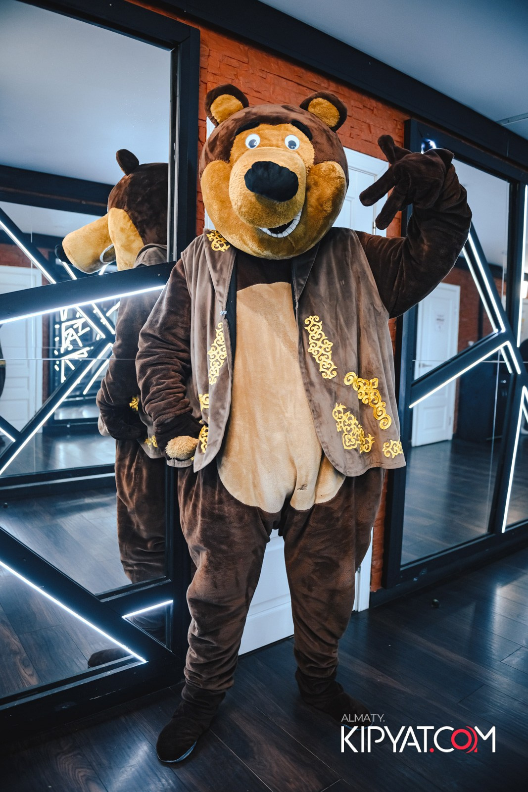 УХО И МЕДВЕДЬ НА САИНА. КИПЯТКОМ АЛМАТЫ! Фотосъемка мероприятий в Алматы