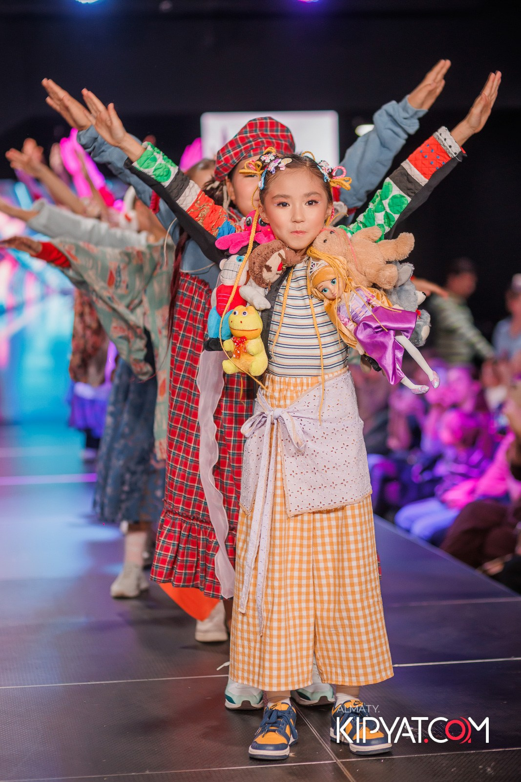 JUNIOR MODELS SHOW В РАМКАХ БЛАГОТВОРИТЕЛЬНОГО ПРОЕКТА МОДА ЗА СЧАСТЬЕ ДЕТЕЙ. КИПЯТКОМ АЛМАТЫ!