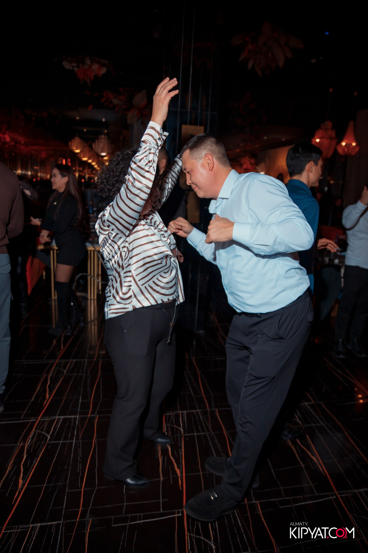 БАР ПОНАЕХАЛИ НА ДОСТЫК. КИПЯТКОМ АЛМАТЫ! Фотосъемка мероприятий в Алматы