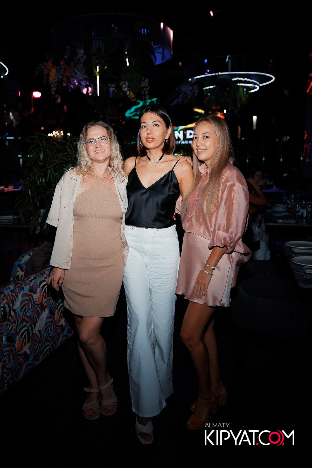 FRIENDS BAR & TERRACE. КИПЯТКОМ АЛМАТЫ!