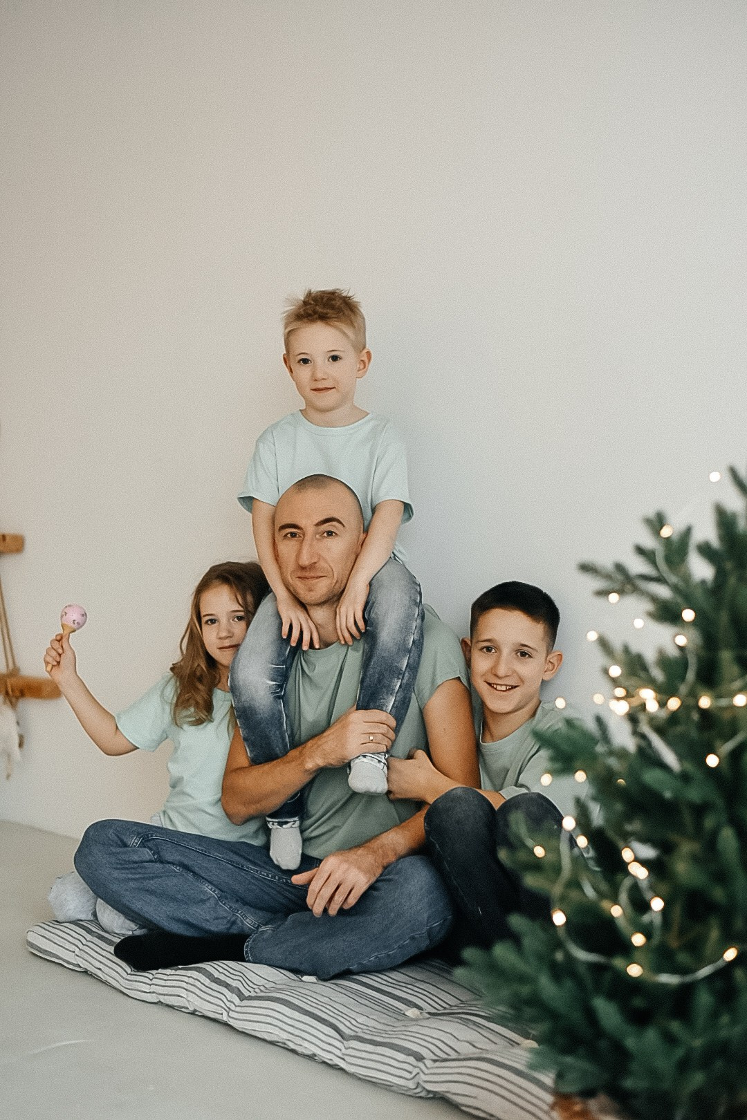 Новогодняя фотосессия для семьи Тыриных. Фотограф в Москве и Королёве Сутягина Мария