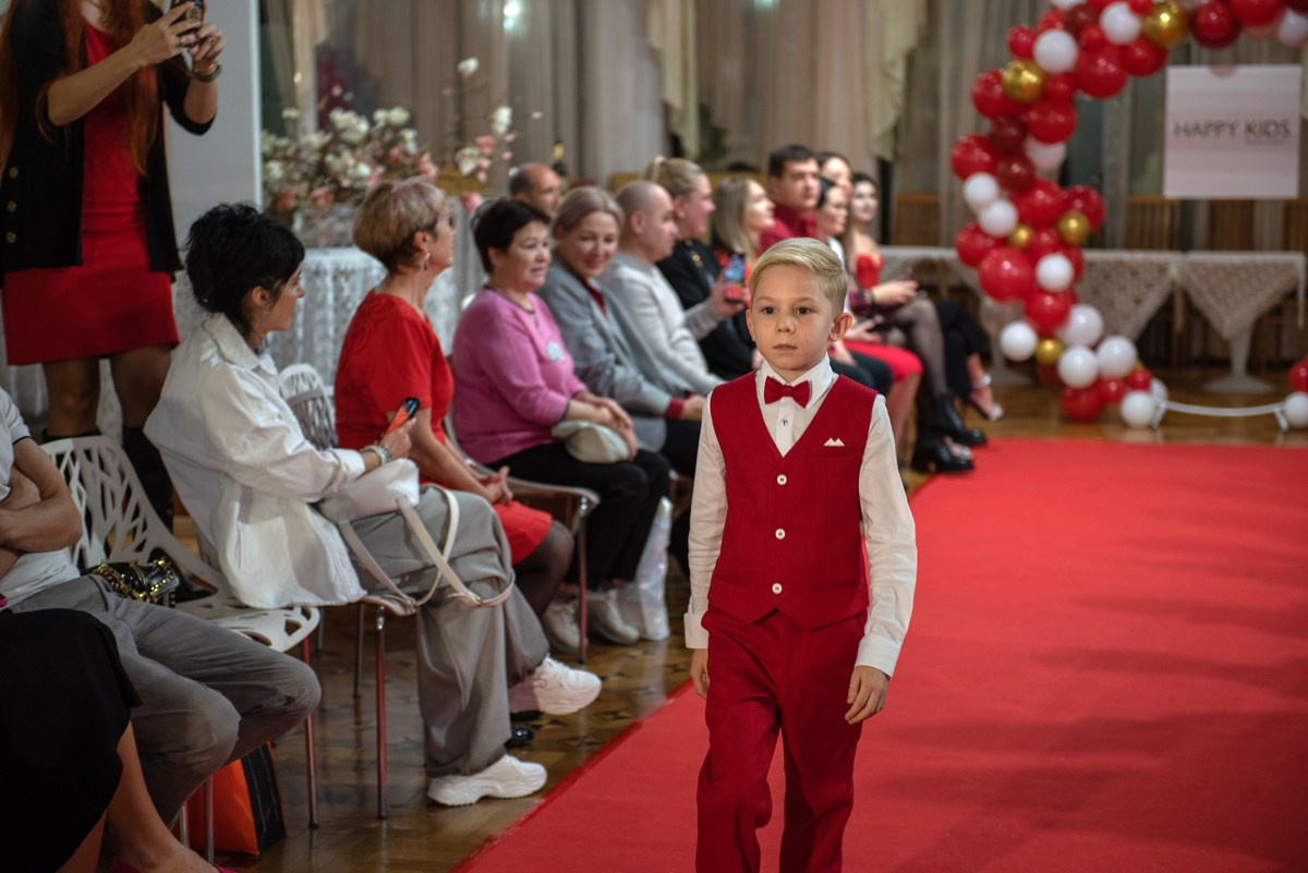 Выпускной в детской школе моделей HAPPYkids 2024. Семейный и коммерческий фотограф в Сочи Александр Бодунов