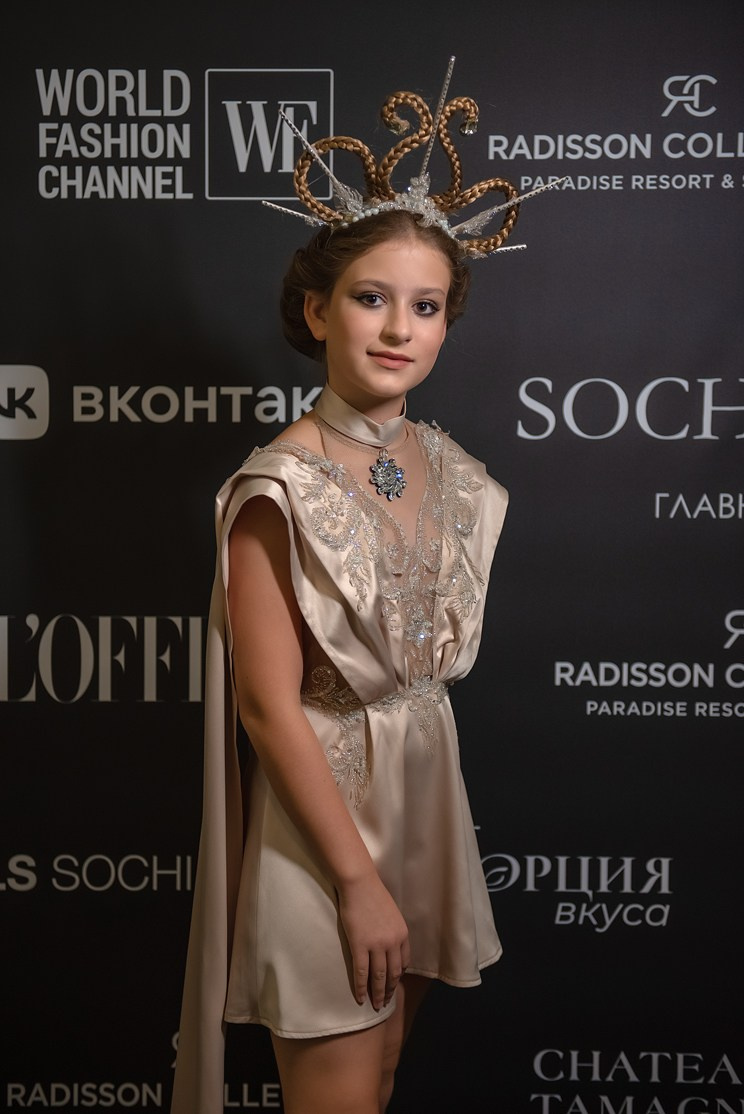 SochiFashionWeek2024 дизайнер Анохина Светлана. Семейный и коммерческий фотограф в Сочи Александр Бодунов