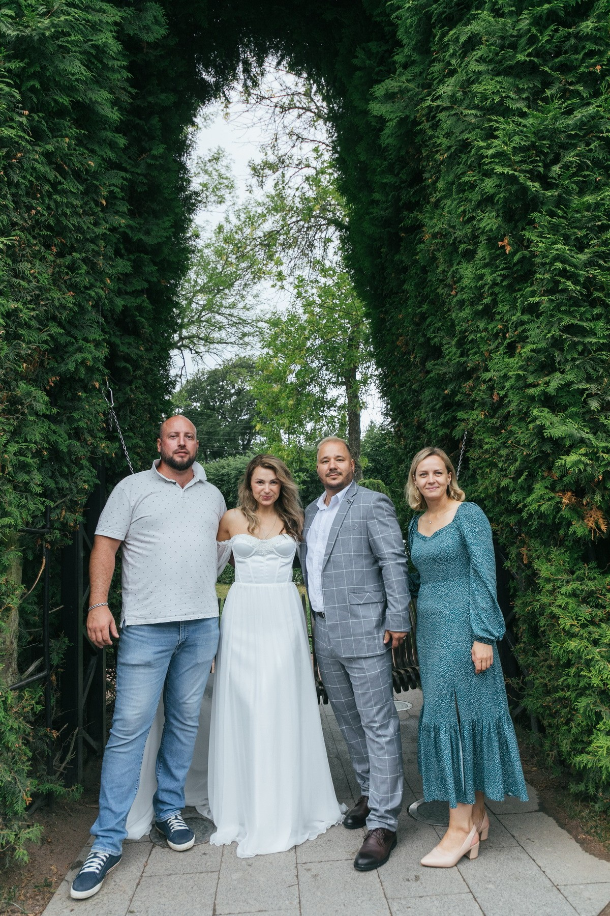 Свадебная регистрация и микропрогулка в Петергофе. Фотограф крещение венчание в Петербурге! Помогает подобрать храм и посоветовал душевного батюшку в СПб