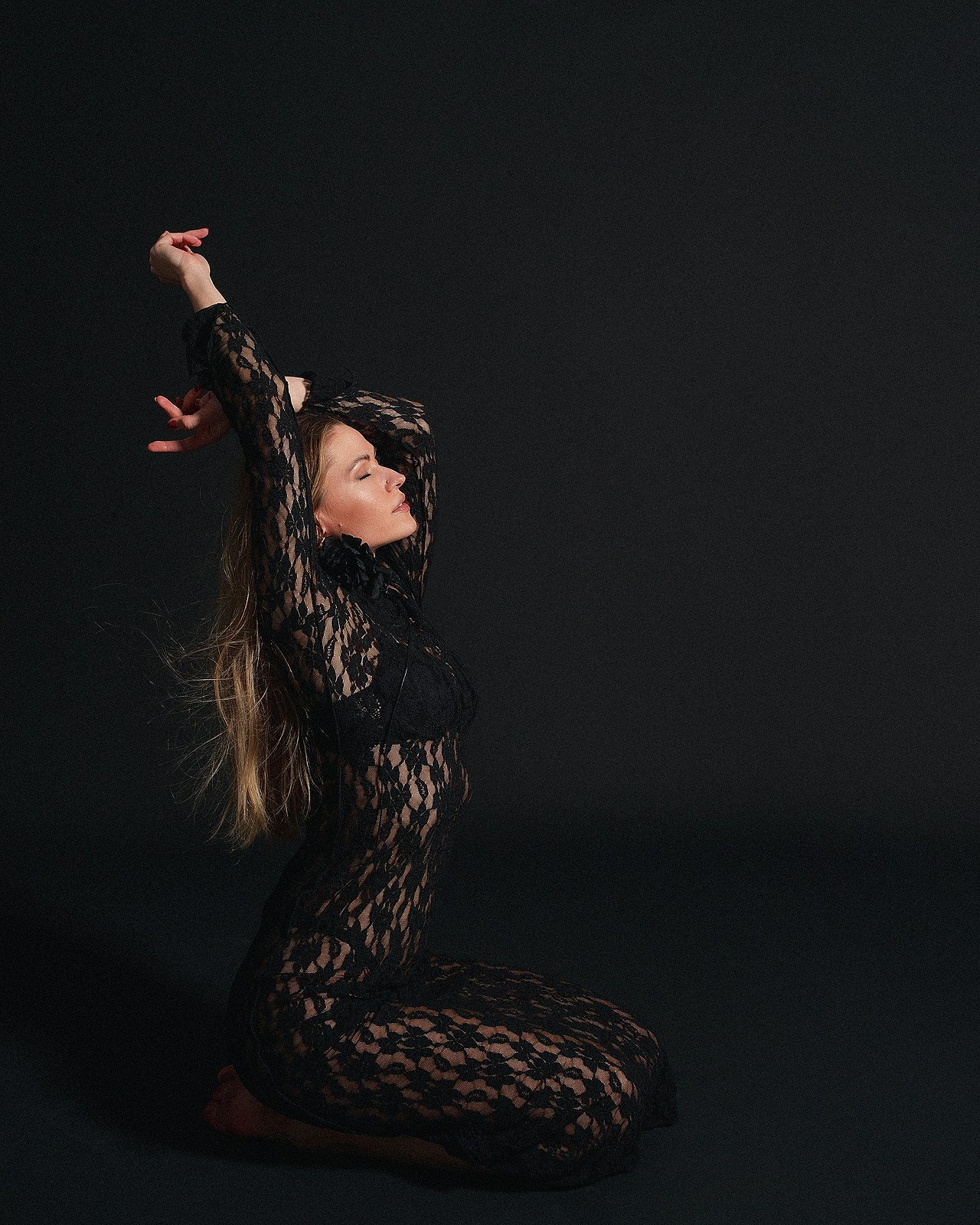 Портретная фотосессия | Катерина в студии Black & White | Фотограф Дарья Едапина Новосибирск. Фотограф Дарья Едапина Новосибирск