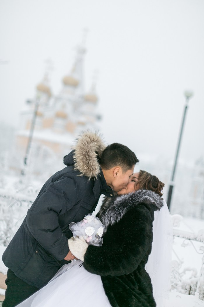 Зимнее свадебное фото. Фотограф Надежда Куин, Якутск