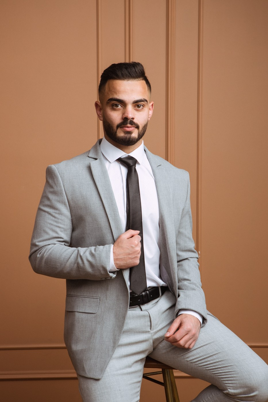 Студийный мужской портрет для выпускников медицинского университета. Фотографы в городе Волгограде — Людмила Агеева и Алексей Околелов