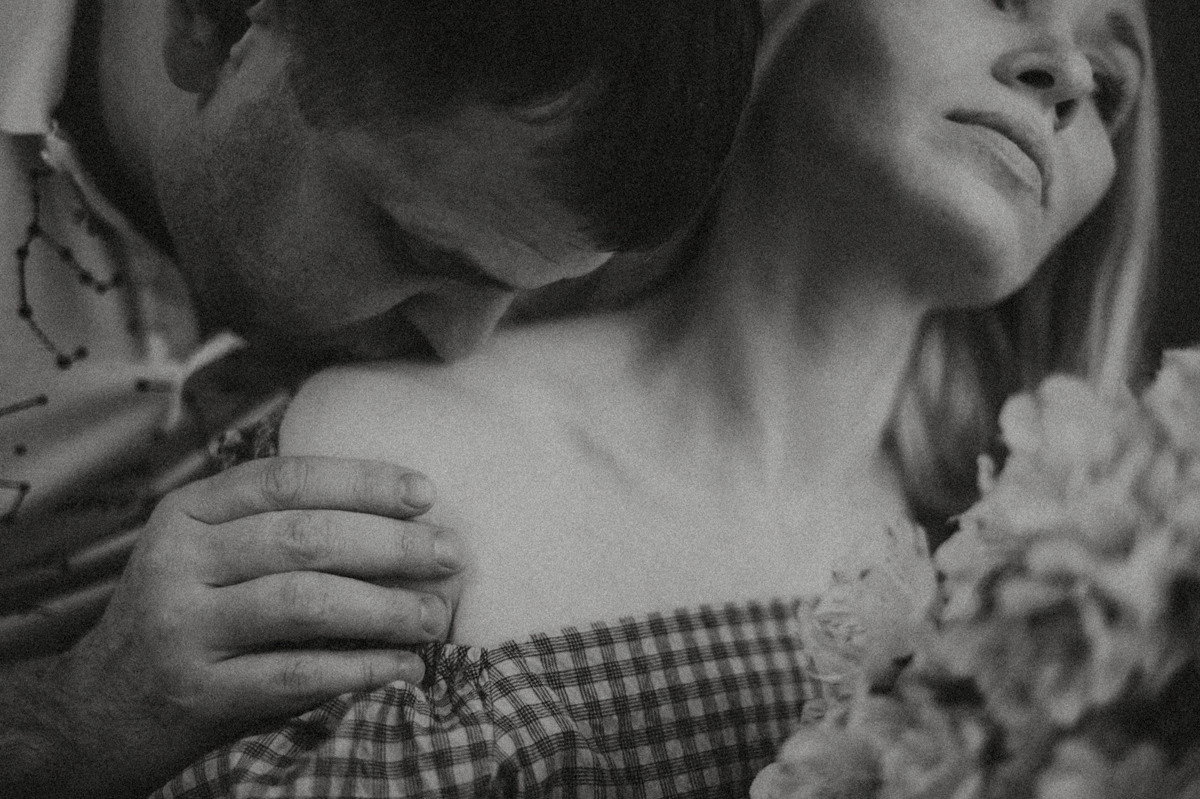 Фотосессия Love Story. Фотограф в Барнауле Дарья Бутурлакина. Люби.Цени.Касайся