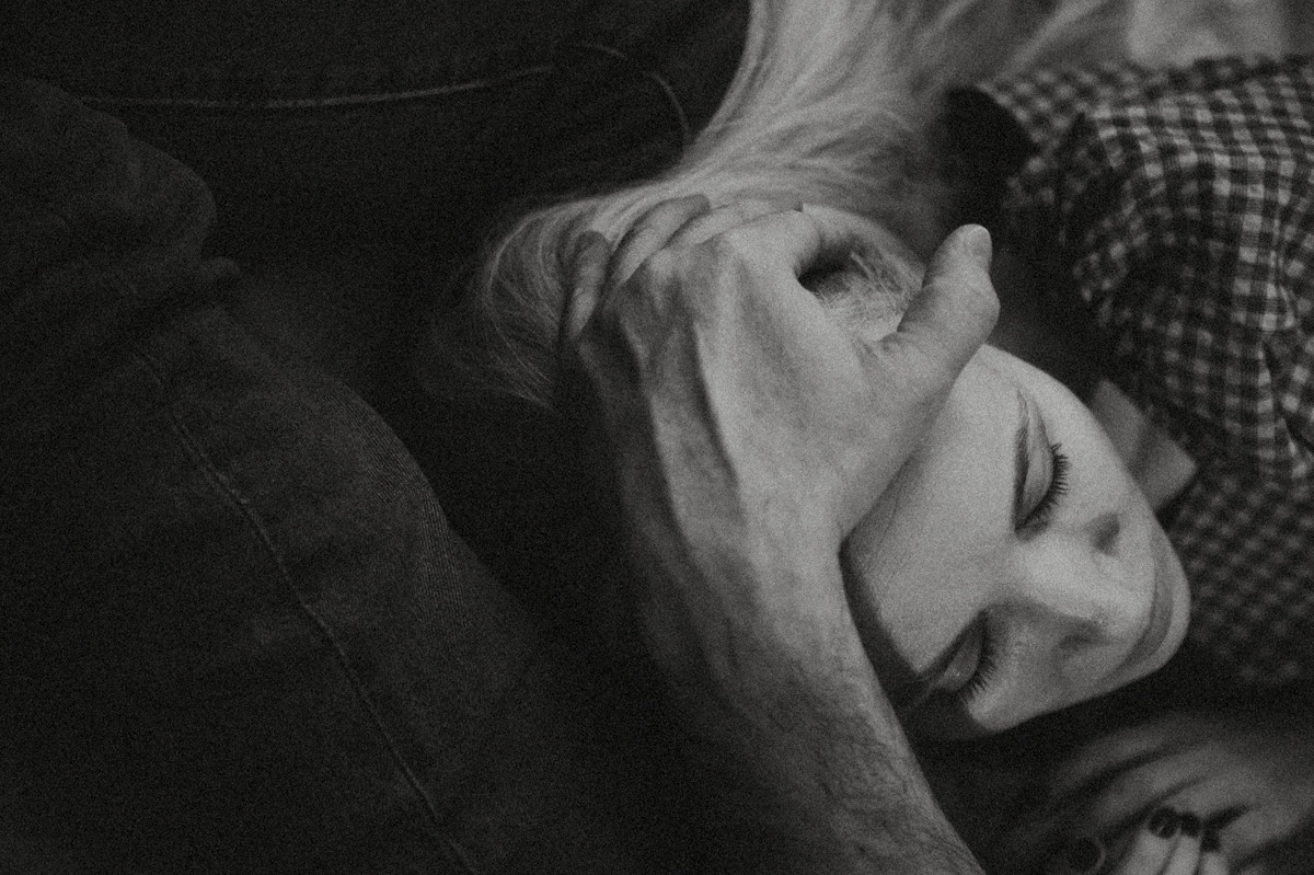 Фотосессия Love Story. Фотограф в Барнауле Дарья Бутурлакина. Люби.Цени.Касайся