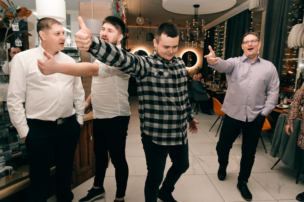 Выпускные и корпоративы. Фотограф в Барнауле Дарья Бутурлакина. Люби.Цени.Касайся