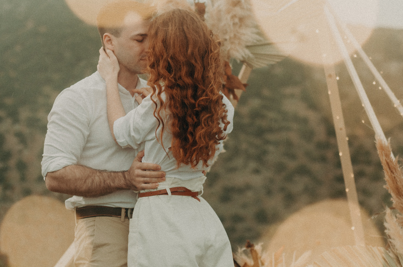 Фотосессия Love Story. Фотограф в Барнауле Дарья Бутурлакина. Люби.Цени.Касайся