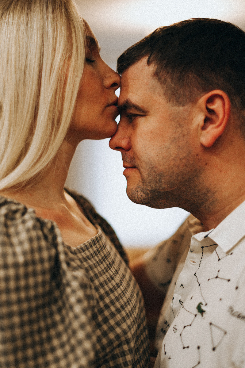 Фотосессия Love Story. Фотограф в Барнауле Дарья Бутурлакина. Люби.Цени.Касайся