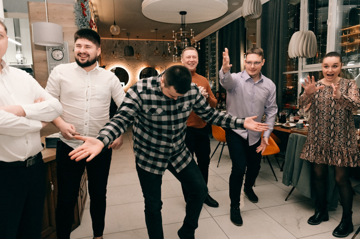 Выпускные и корпоративы. Фотограф в Барнауле Дарья Бутурлакина. Люби.Цени.Касайся