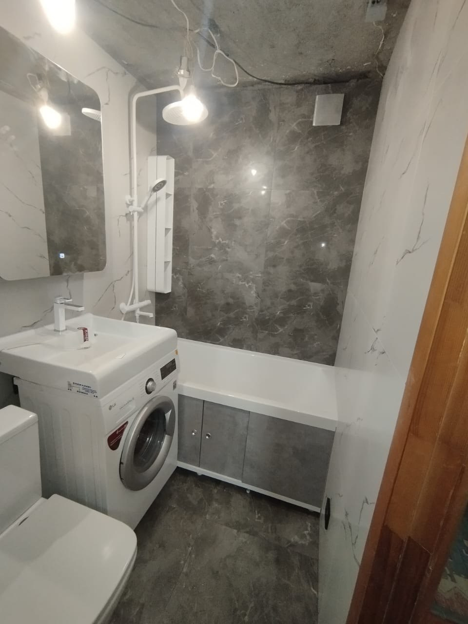 Ванная комната (ул. Профессора Камая д. 5). Ремонт санузла, туалета, ванной под ключ в Казани. Укладка плитки