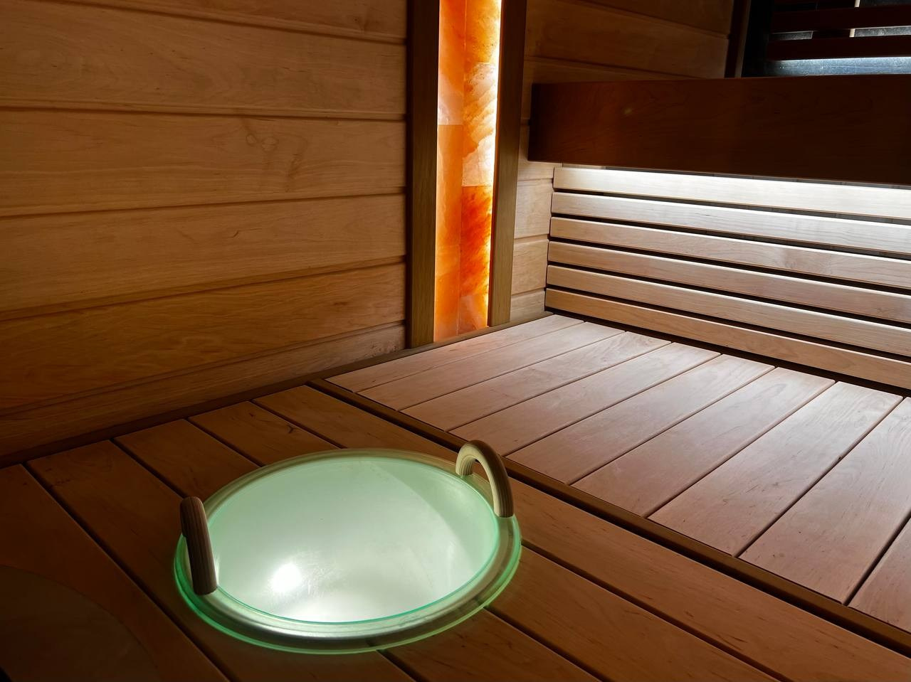 В Репино парке есть парная, в которой хочется задержаться дольше, чем позволяет время. Идеальная гармония света, текстур и форм. SaunaTopMasters