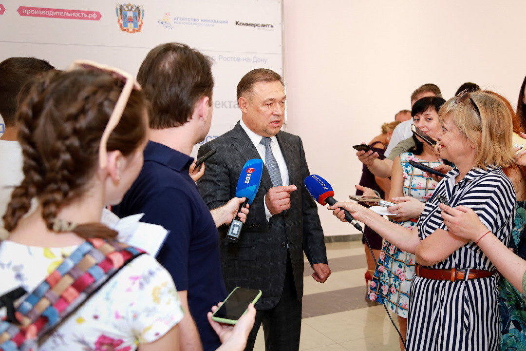 Репортажная съёмка семинара, пресс-подход