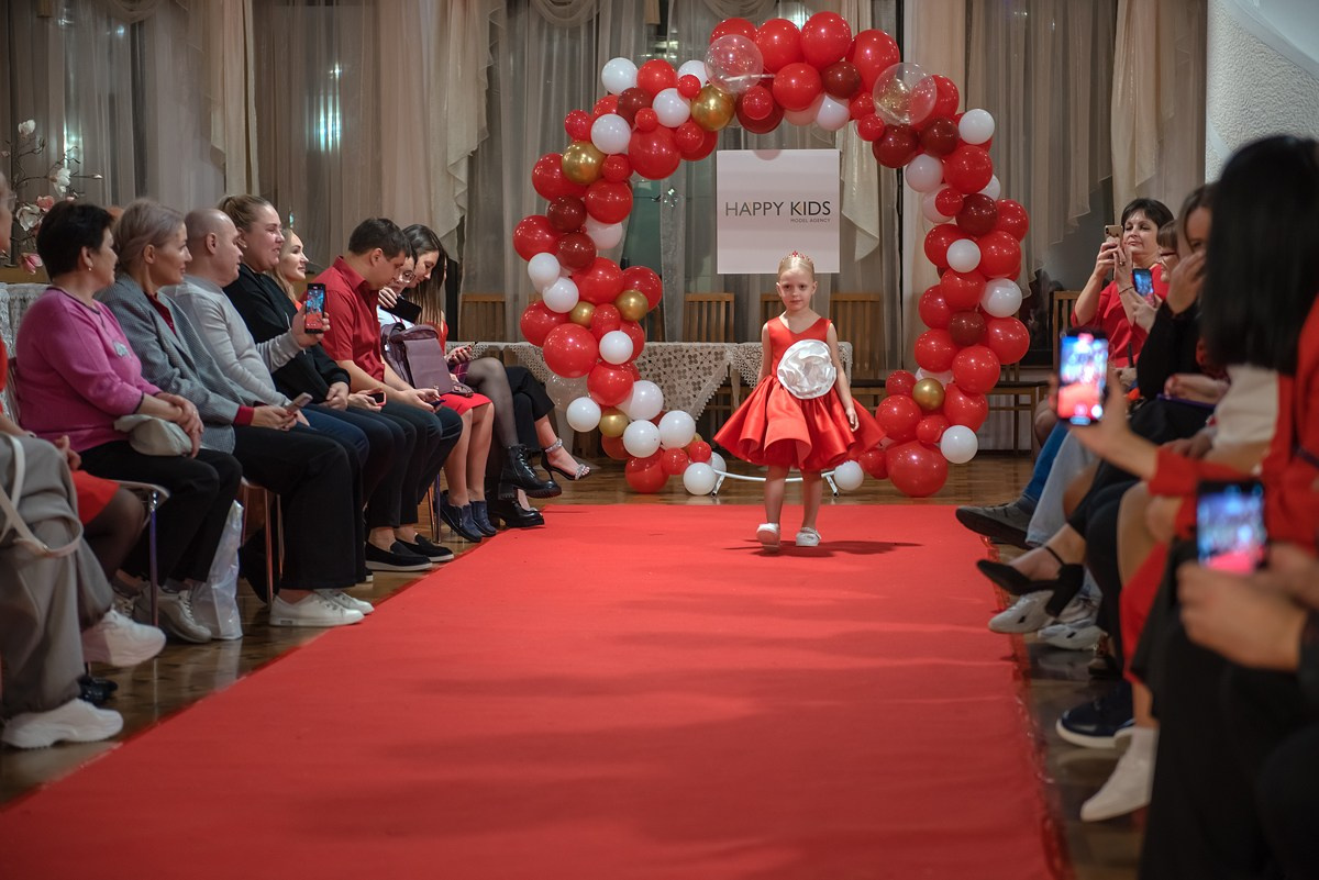 Выпускной в детской школе моделей HAPPYkids 2024. Семейный и коммерческий фотограф в Сочи Александр Бодунов