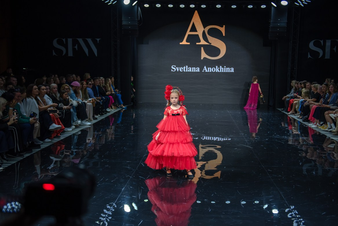SochiFashionWeek2024 дизайнер Анохина Светлана. Семейный и коммерческий фотограф в Сочи Александр Бодунов