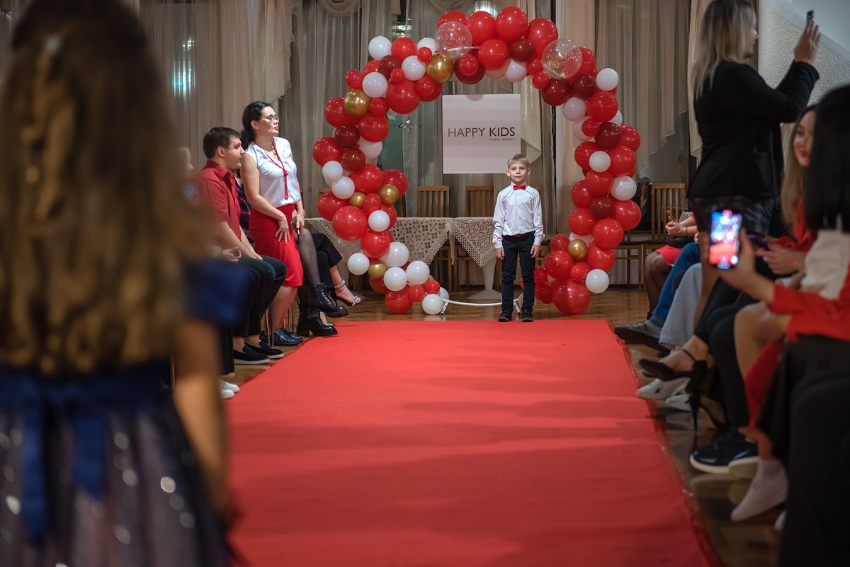 Выпускной в детской школе моделей HAPPYkids 2024. Семейный и коммерческий фотограф в Сочи Александр Бодунов