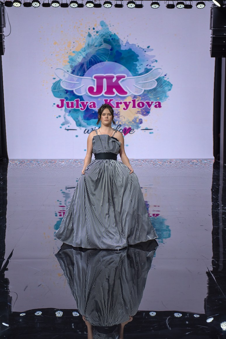 SochiFashionWeek2024 дизайнер Юлия Крылова. Семейный и коммерческий фотограф в Сочи Александр Бодунов