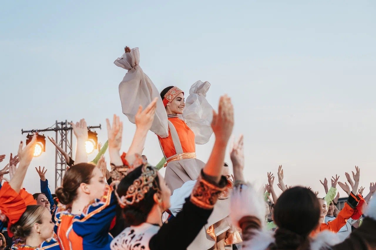 Репортажная съемка выступления танцоров - русские народные танцы в Ростове-на-Дону