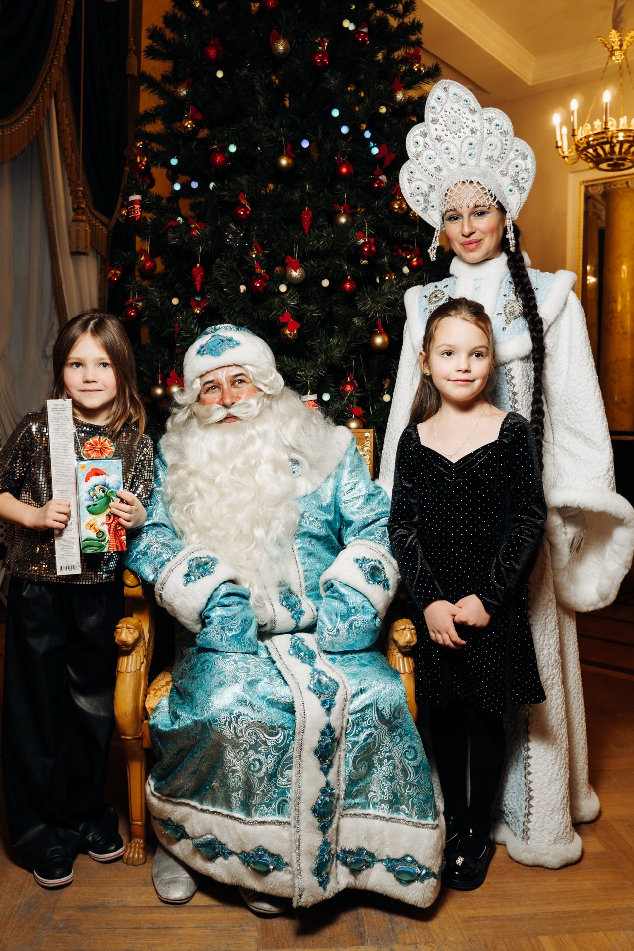 Дети | Новогодняя елка. Репортажный фотограф Санкт-Петербург