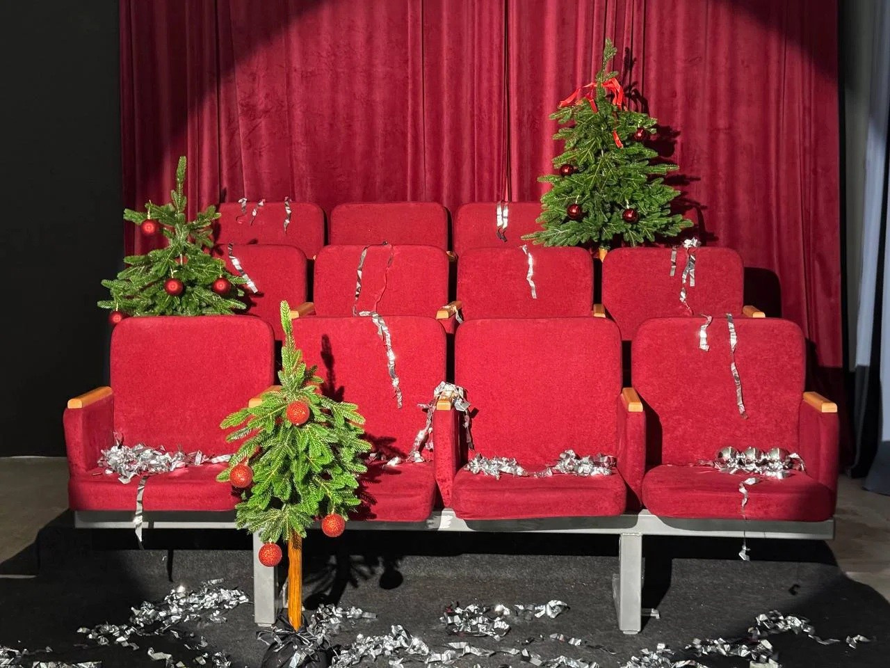 Где сделать красивую новогоднюю фотосессию в Москве, Мой личный рейтинг студий для праздничных съёмок, Фотостудии с атмосферой уюта и волшебства, Необычные локации для креативных новогодних кадров, Как выбрать студию под ваш стиль и настроение, новогодняя фотосессия в Москве, фотостудия для новогодней съёмки, лучшие фотостудии Москвы, новогодние фотостудии Москва, где сделать новогодние фото, фотостудии для бренд-съёмки, фотосессия в новогодней студии, идеи для новогодней фотосессии, бренд-фотограф Москва, фотосессия в студии Москва, rina_sphoto, Катерина Сысуева, Рина Сысуева, фотограф в Москве, бренд-фотограф для экспертов, Luce Studio