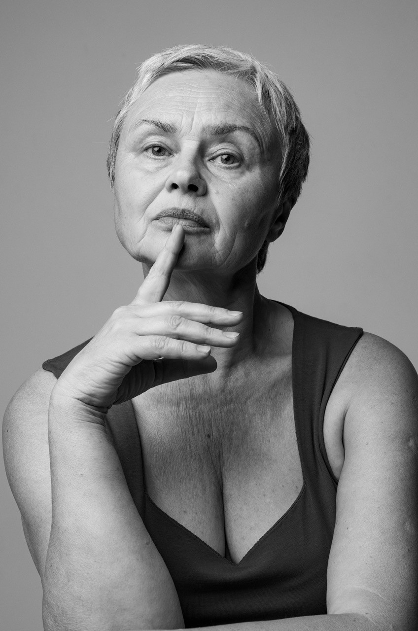 Женский черно-белый возрастной портрет, художественная фотосьемка в Москве