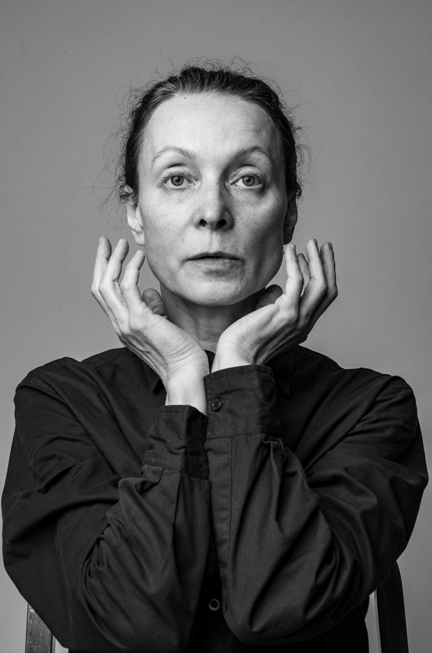 Портрет женщины в черно-белом стиле, Скандинавия, европейская эстетика на фотографии 