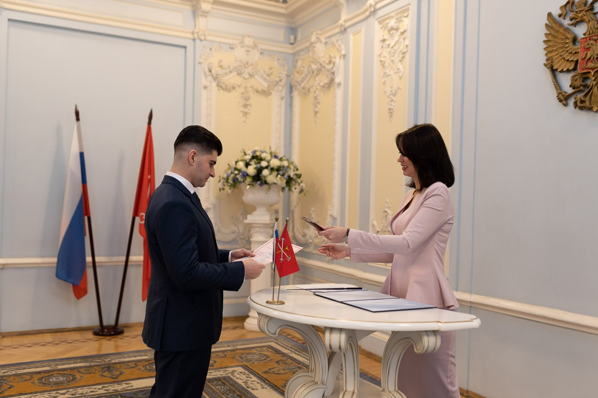 Свадебная фотосессия в ЗАГСе. Свадебный фотограф в Санкт-Петербурге Антон Владимиров