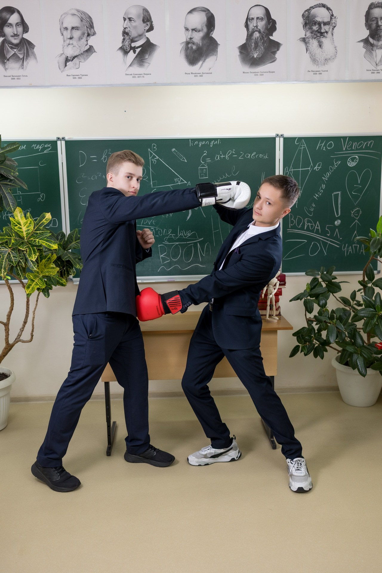 Старшеклассники. В школе, на улице. Фотографы Евгений и Екатерина. Фотофикус. Тюмень